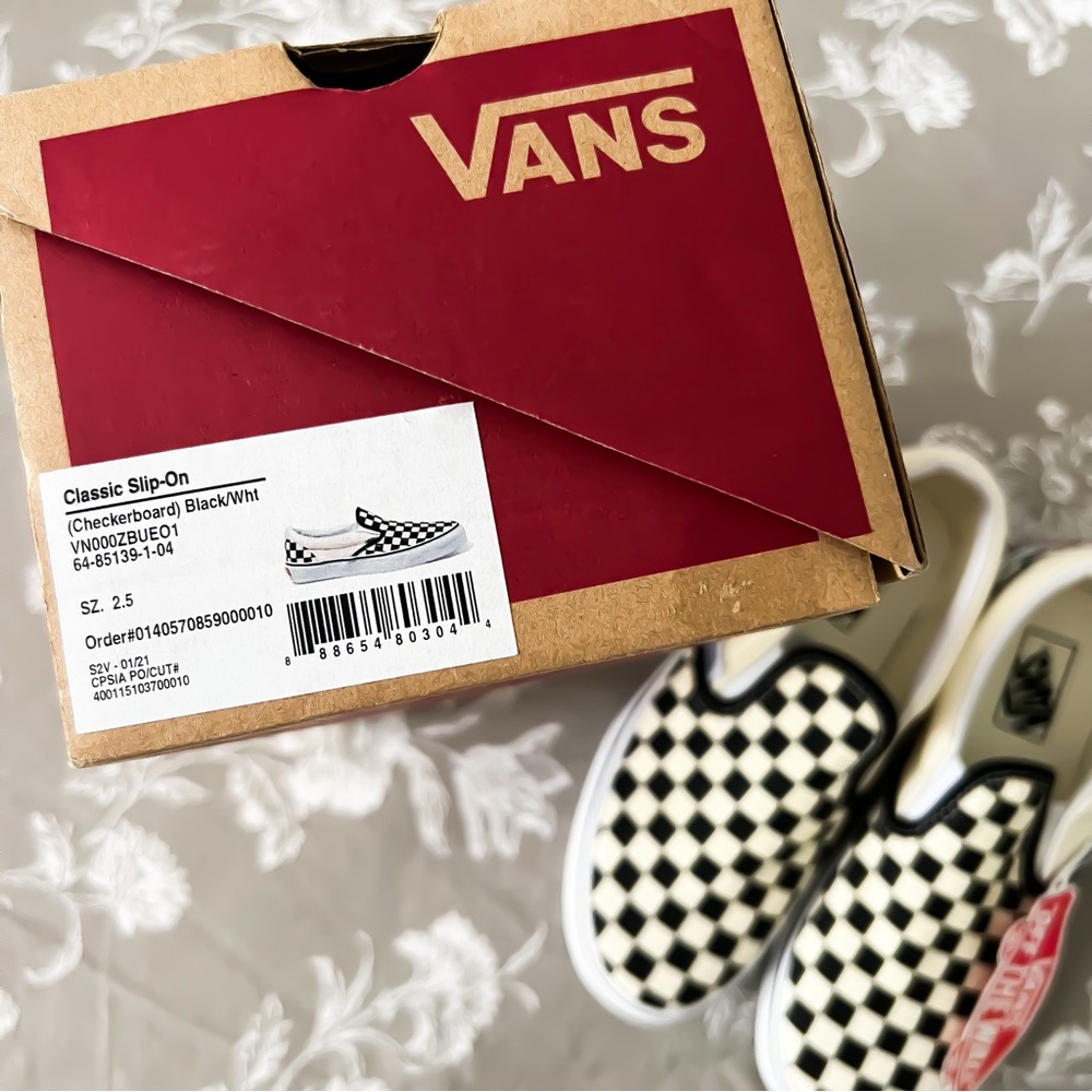 Vans Little Kids Classic Slip-On Checkerboard Shoe, Size 2.5 - Picture 2 of 8